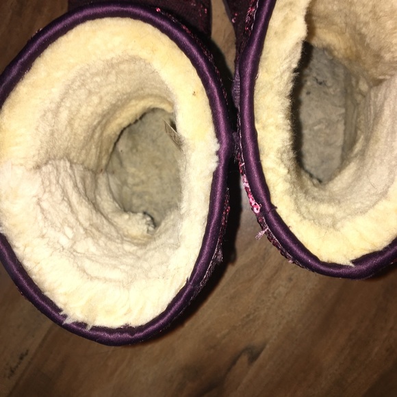 Uggs - Picture 3 of 4